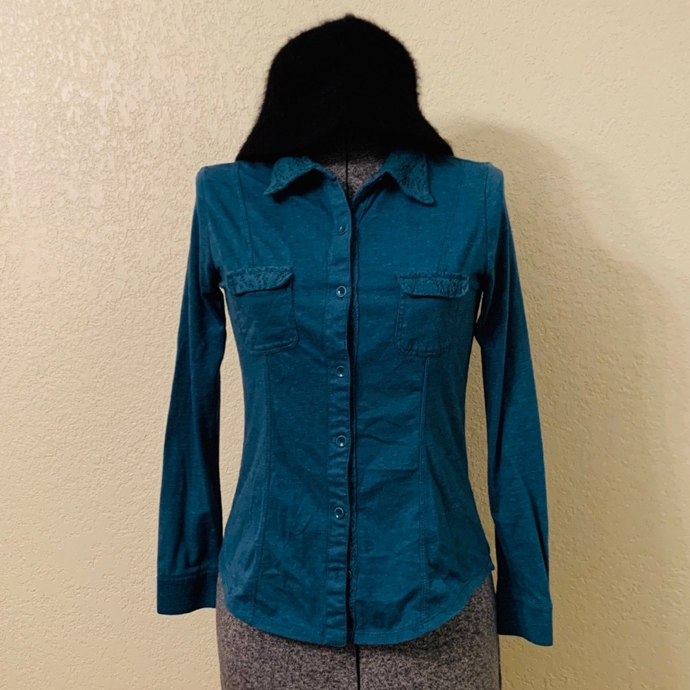 Button Up Top - Picture 3 of 3